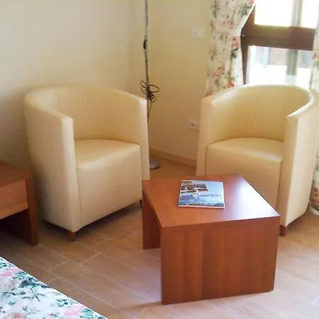 劳拉克里斯蒂娜酒店 马尔切西内