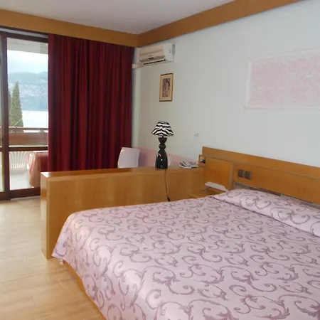 劳拉克里斯蒂娜酒店