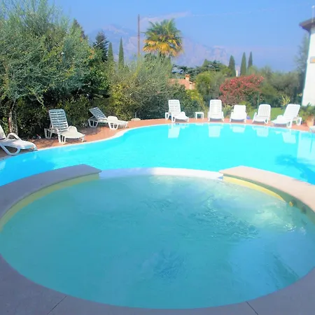 劳拉克里斯蒂娜酒店 酒店