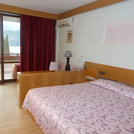 酒店 劳拉克里斯蒂娜酒店 3*