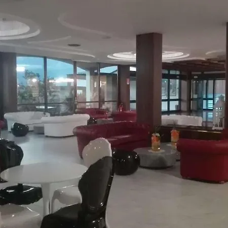 劳拉克里斯蒂娜酒店 酒店