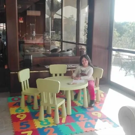 劳拉克里斯蒂娜酒店