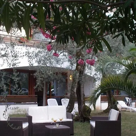 酒店 劳拉克里斯蒂娜酒店 3*