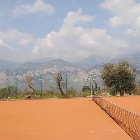 Ξενοδοχείο Laura Christina 3*